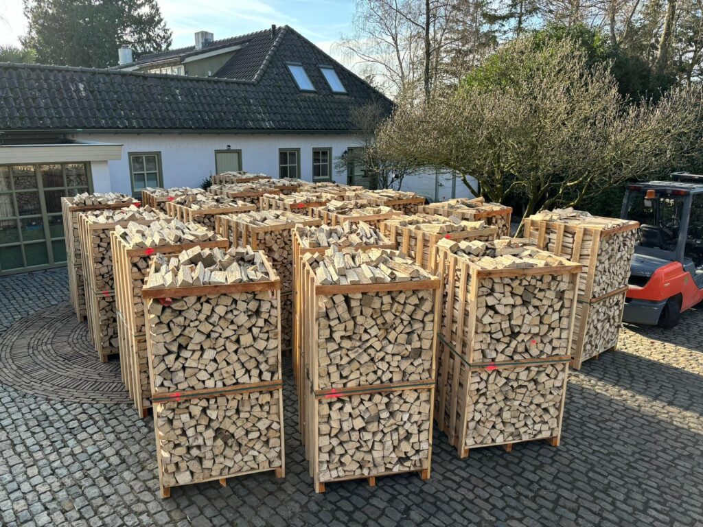 Pallet haagbeukhout 1,8 kuub ovengedroogd haardhout Prinsenbeek